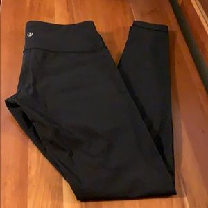Black Lululemon Leggings w small waist pocket